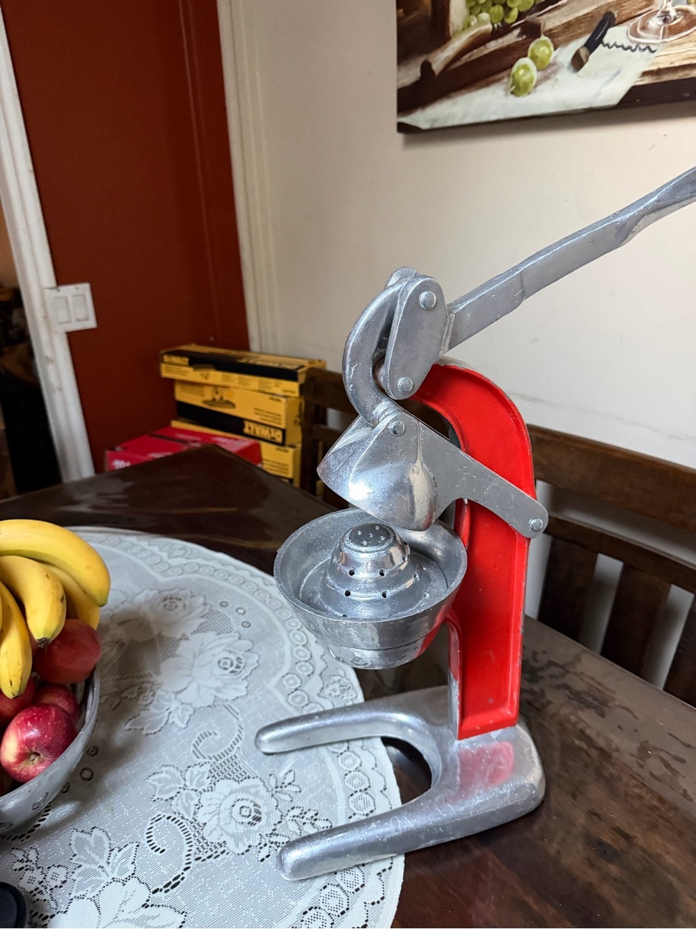 Manual Citrus Juicer Press - Red & silver . Esprimidor de naranjas .